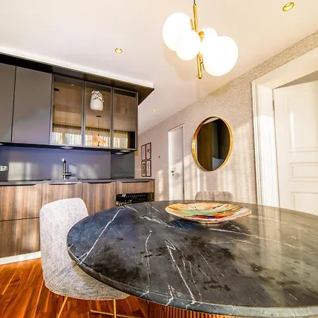 Arielle Scuttle Apartman *